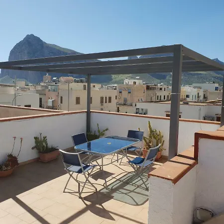 Apartament Silomb *